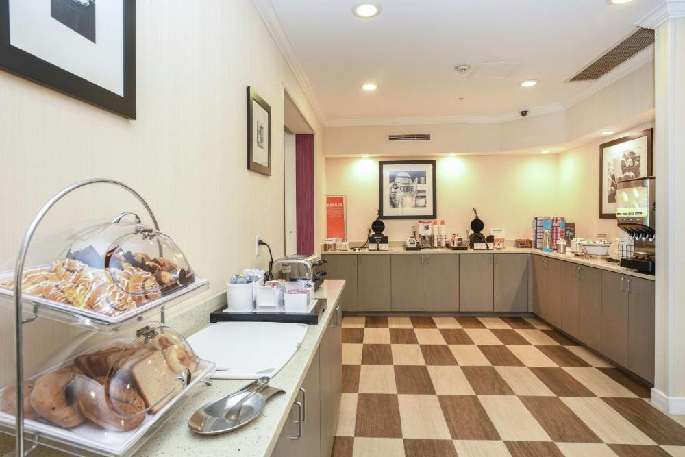 Hampton Inn By Hilton Jacksonville East Regency Square